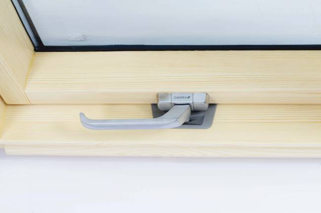 Мансардное окно FTP (CH) со среднеповоротным типом открывания