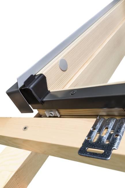 Деревянное мансардное окно FTP-V U5 THERMO со среднеповоротным открыванием