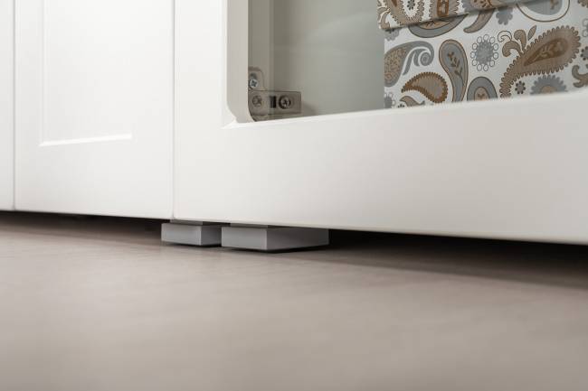 Пенал-витрина в гостиную Остин 16.394.03 цвет белый шагрень/дуб крафт золотой